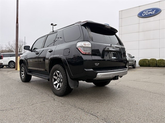 2022 Toyota 4Runner TRD Off-Road photo 3