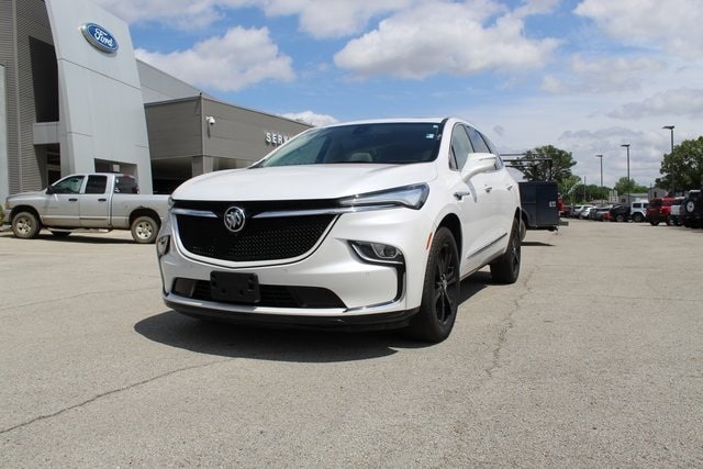 2023 Buick Enclave Essence's photo