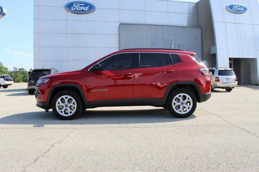 Used 2025 Jeep Compass Latitude SUV