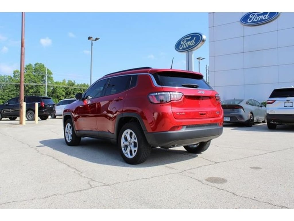 Used 2025 Jeep Compass Latitude Sport Utility