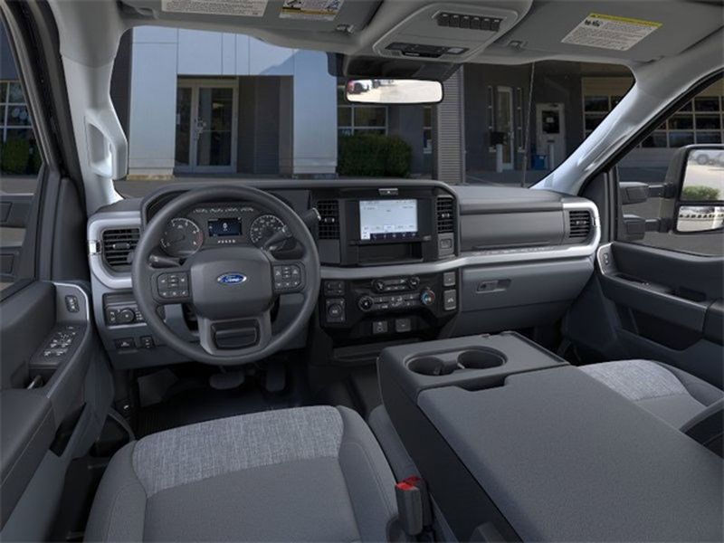 2025 Ford F-350 Super Duty Chassis Cab XLT - Photo 9