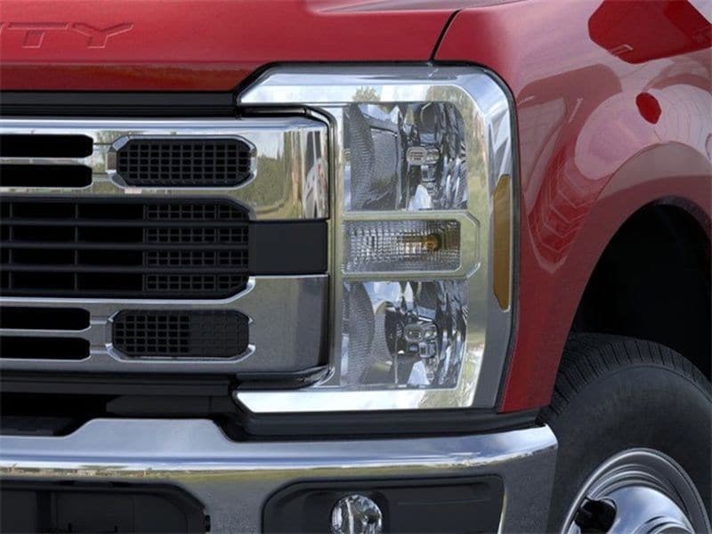 2025 Ford F-350 Super Duty Chassis Cab XLT - Photo 18