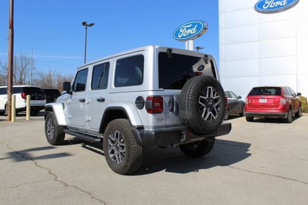 Used 2024 Jeep Wrangler Sahara SUV