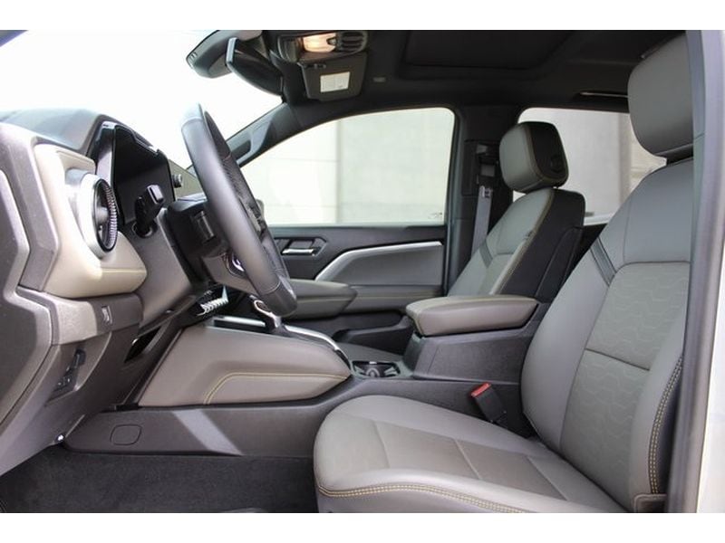 2024 Chevrolet Colorado ZR2 - Photo 11