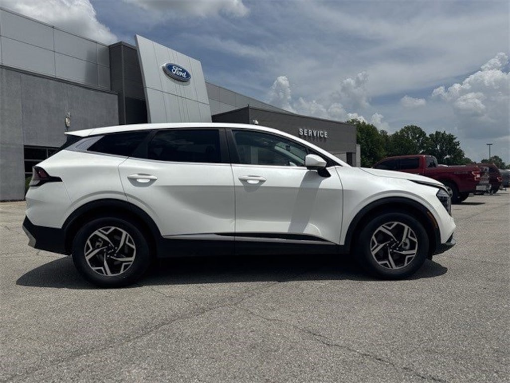 Used 2024 Kia Sportage LX SUV