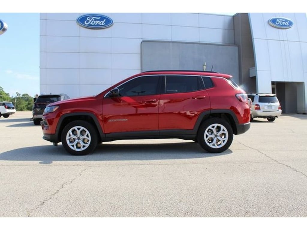 Used 2025 Jeep Compass Latitude Sport Utility