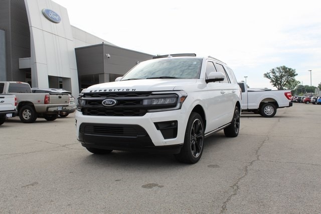 2022 Ford Expedition Limited's photo