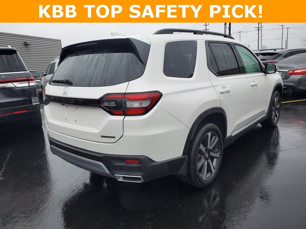 2023 Honda Pilot Touring photo 3