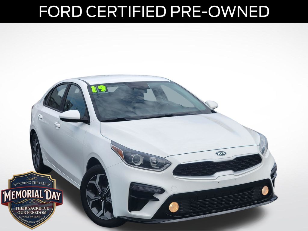 2019 Kia Forte LXS AT's photo