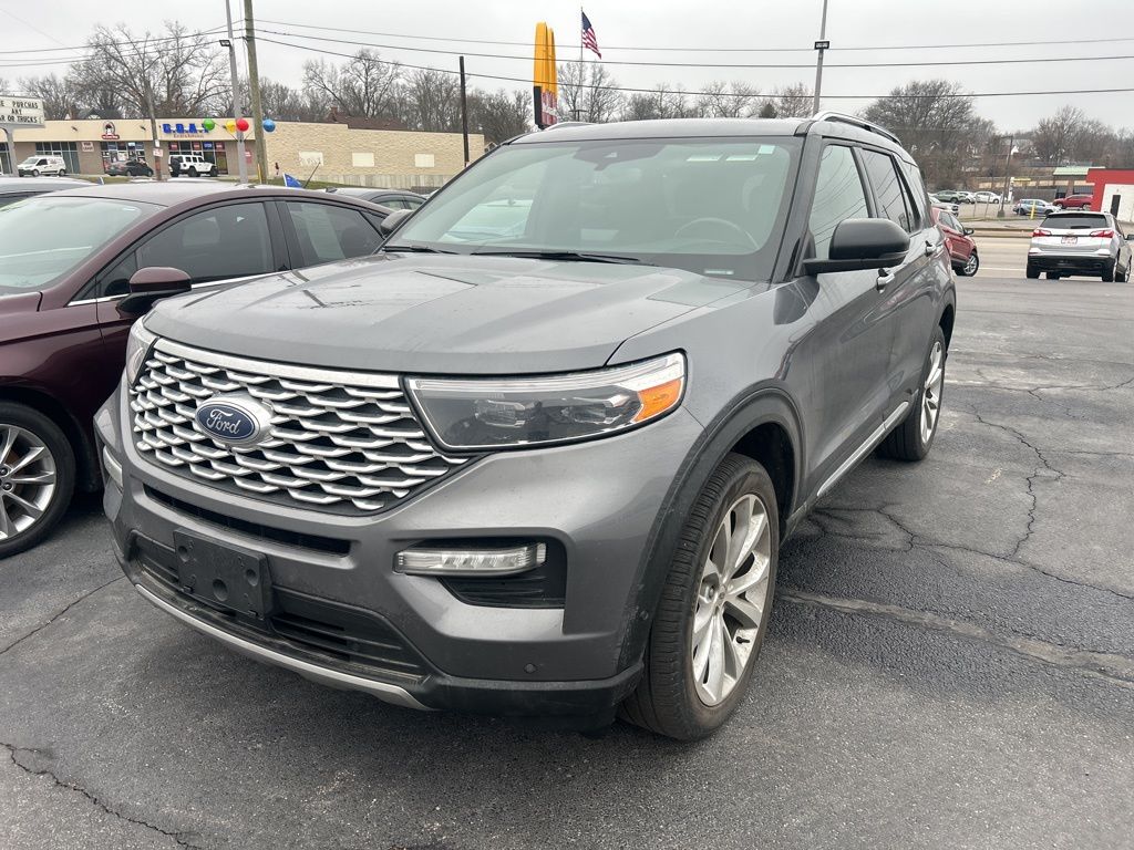 2021 Ford Explorer Platinum's photo