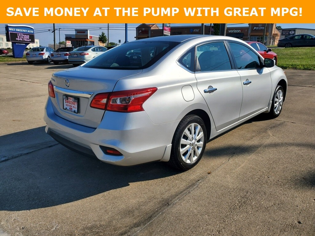 2016 Nissan Sentra S photo 3