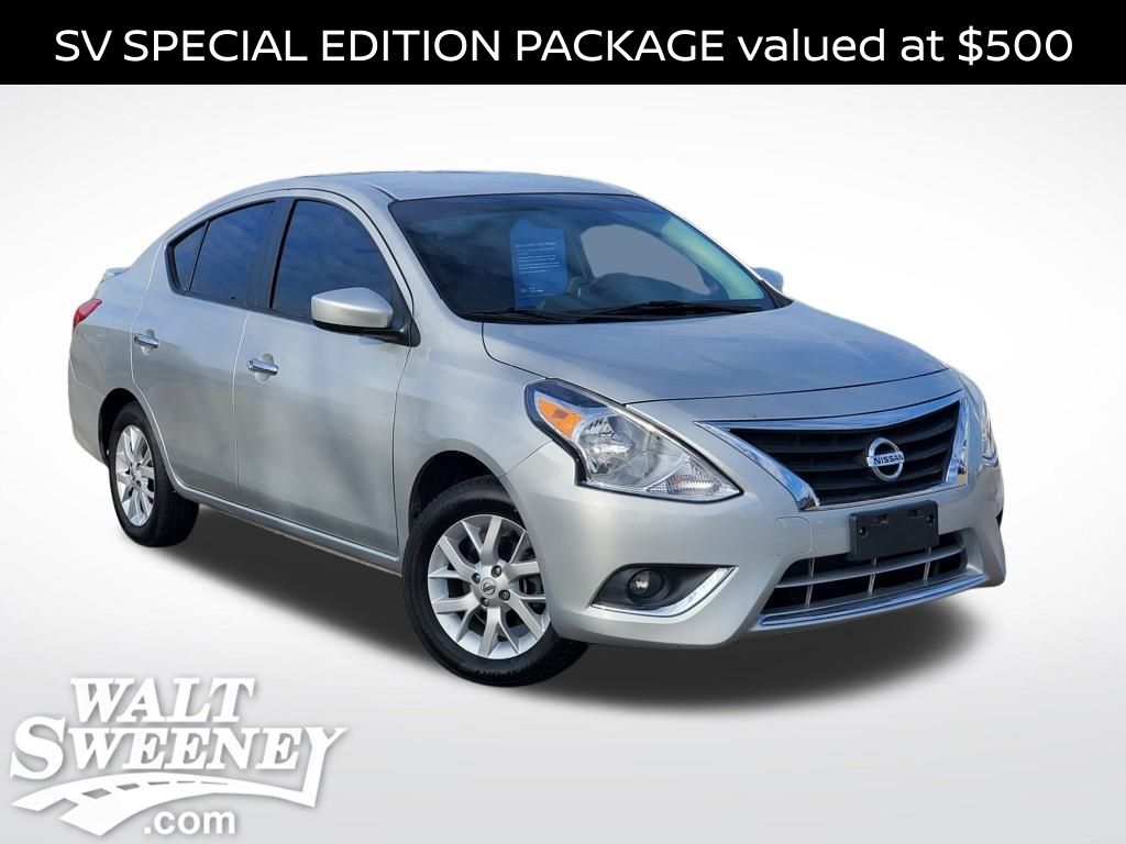 2018 Nissan Versa SV's photo