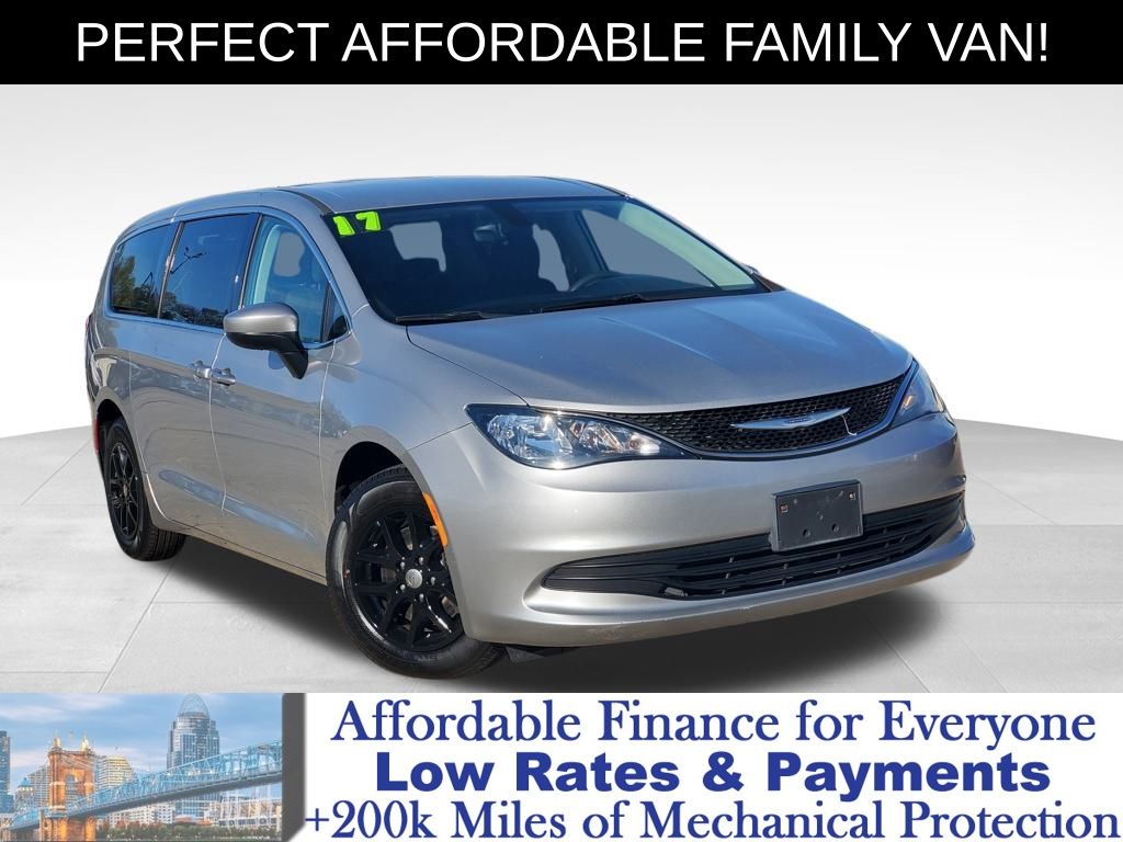 2017 Chrysler Pacifica Touring's photo