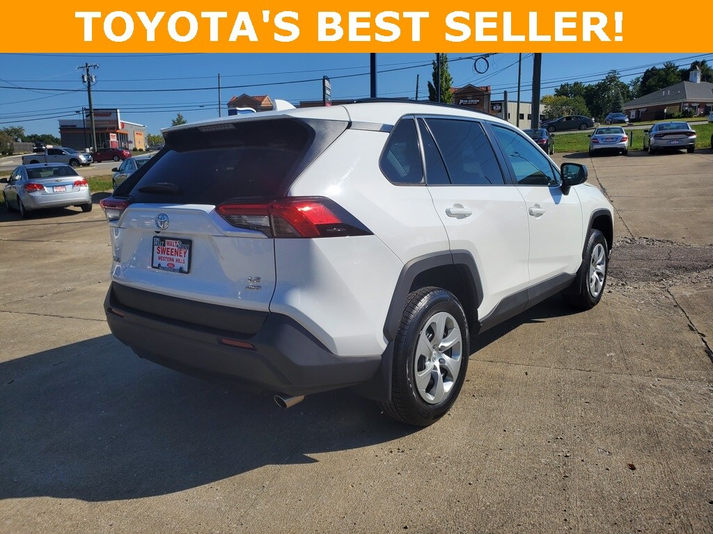 2021 Toyota RAV4 LE photo 3