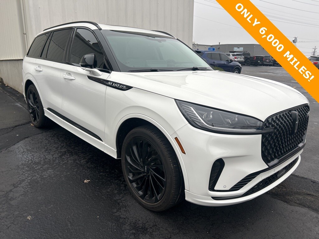 2025 Lincoln Aviator Reserve photo 2