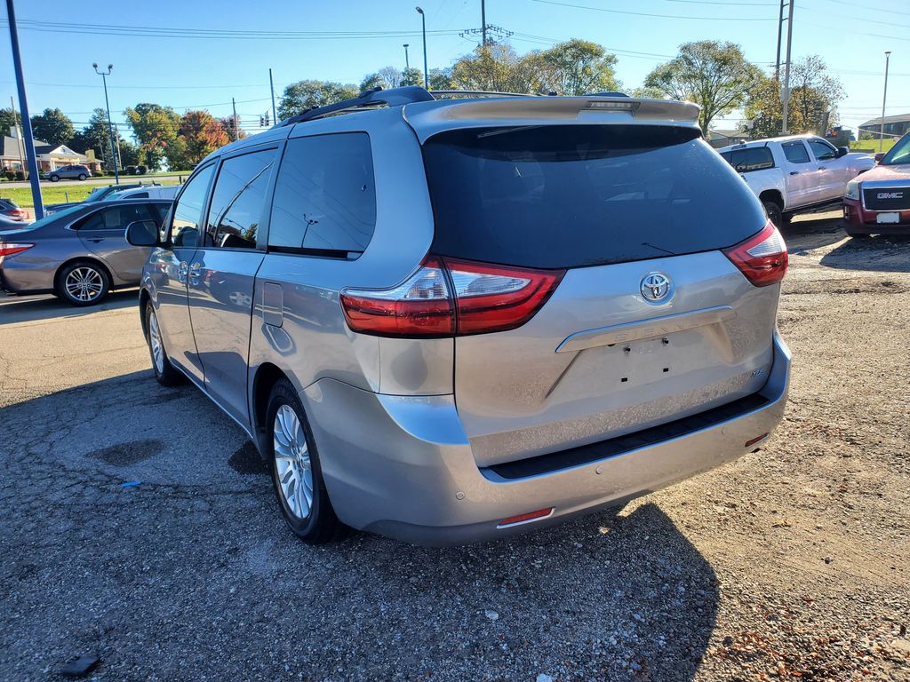 2015 Toyota Sienna XLE photo 2