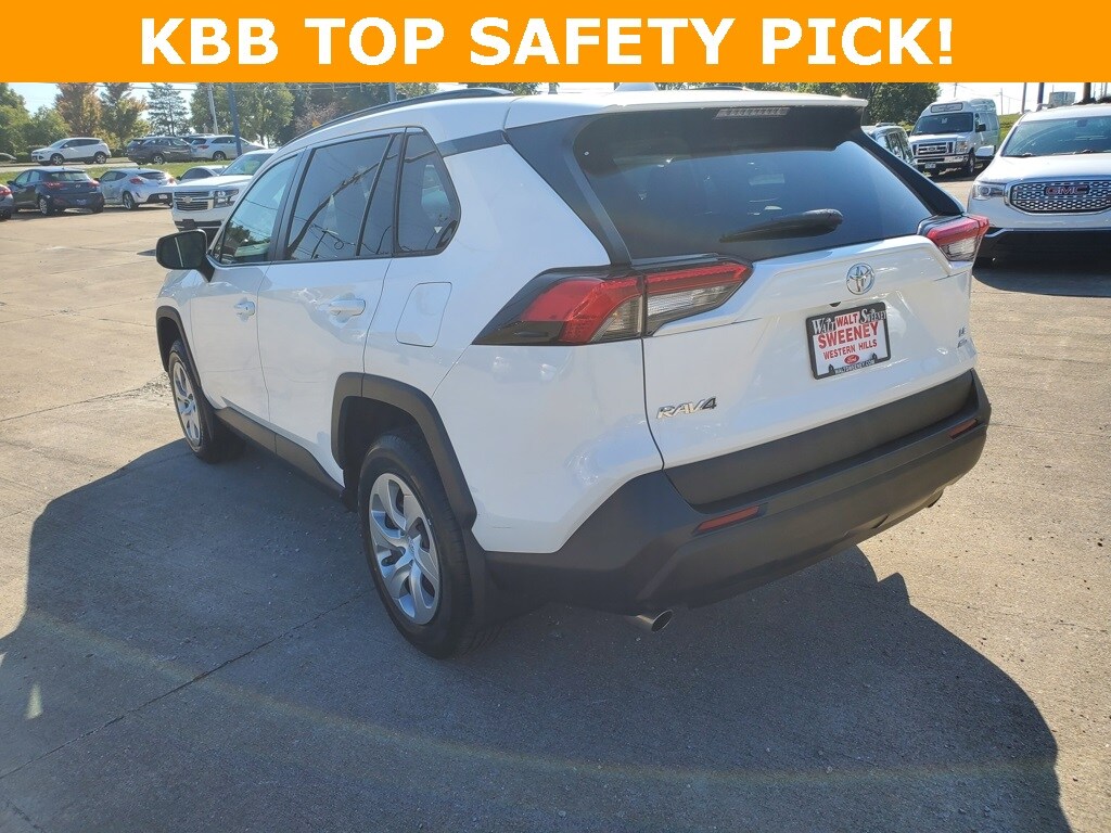 2021 Toyota RAV4 LE photo 2