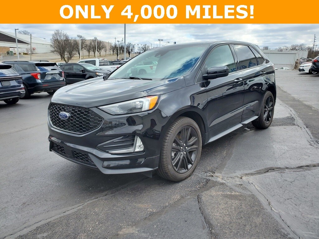 2024 Ford Edge ST photo 2