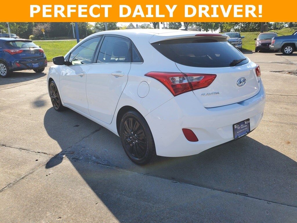 2017 Hyundai Elantra GT Base photo 3