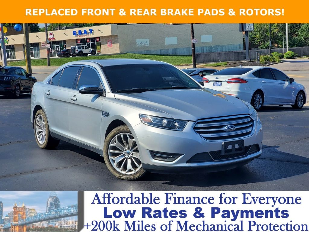 2015 Ford Taurus Limited's photo