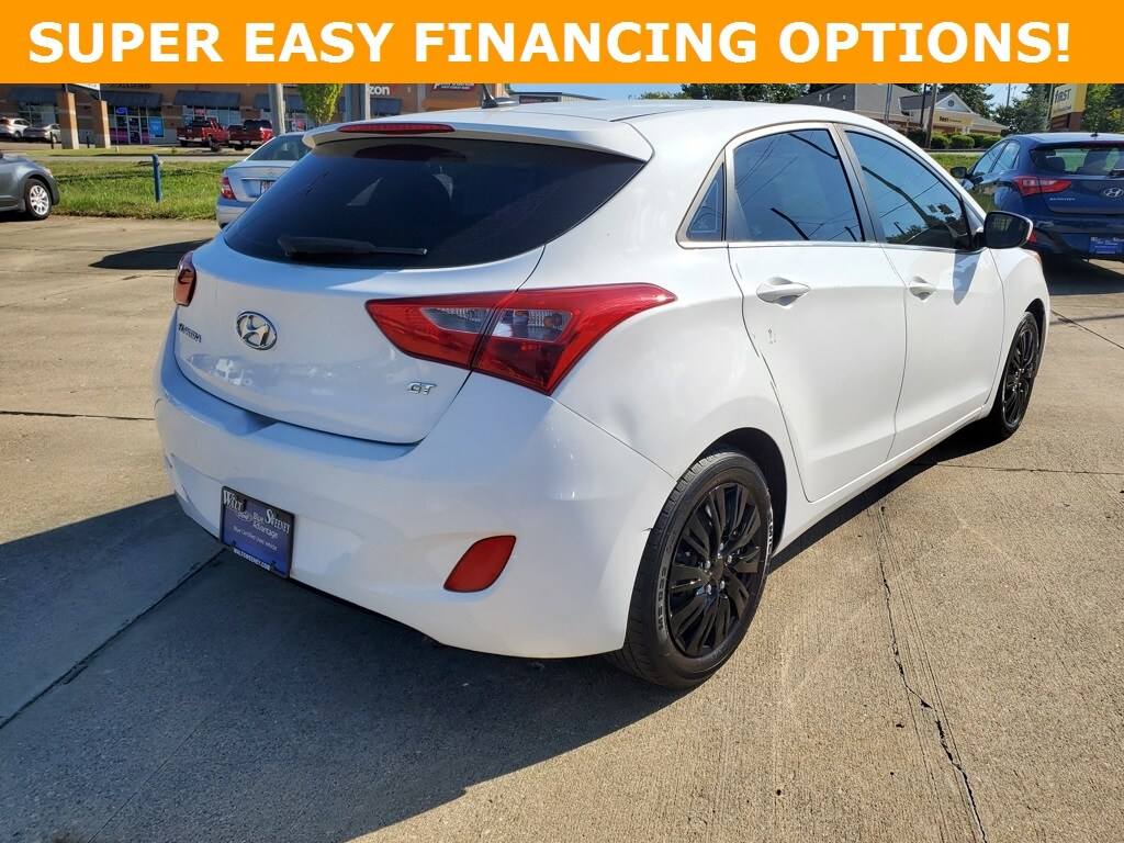 2017 Hyundai Elantra GT Base photo 4