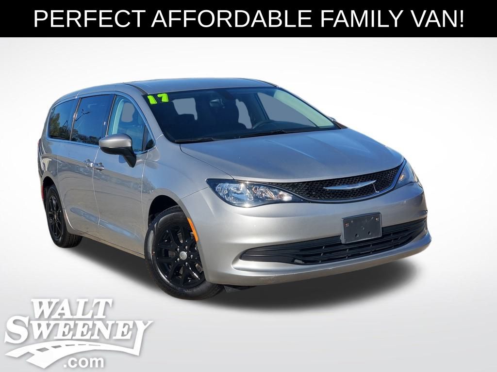 2017 Chrysler Pacifica Touring's photo