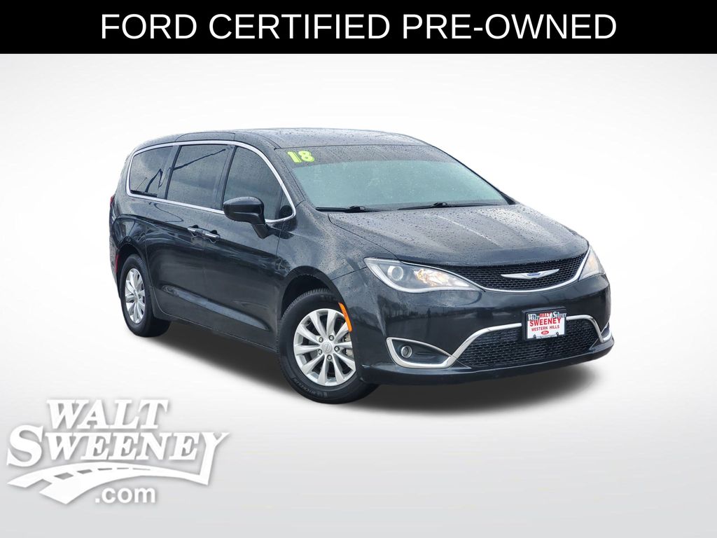 2018 Chrysler Pacifica Touring Plus's photo