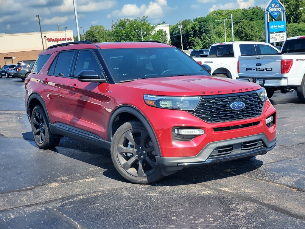 2023 Ford Explorer ST-LINE's photo