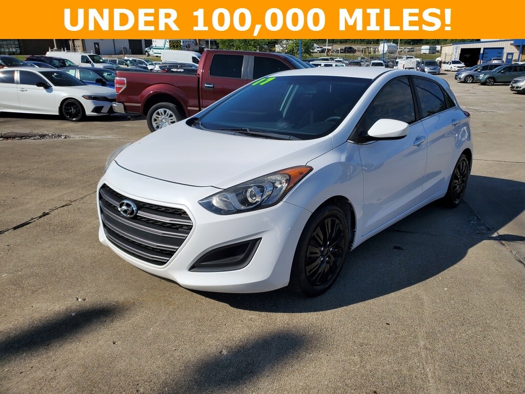 2017 Hyundai Elantra GT Base photo 2