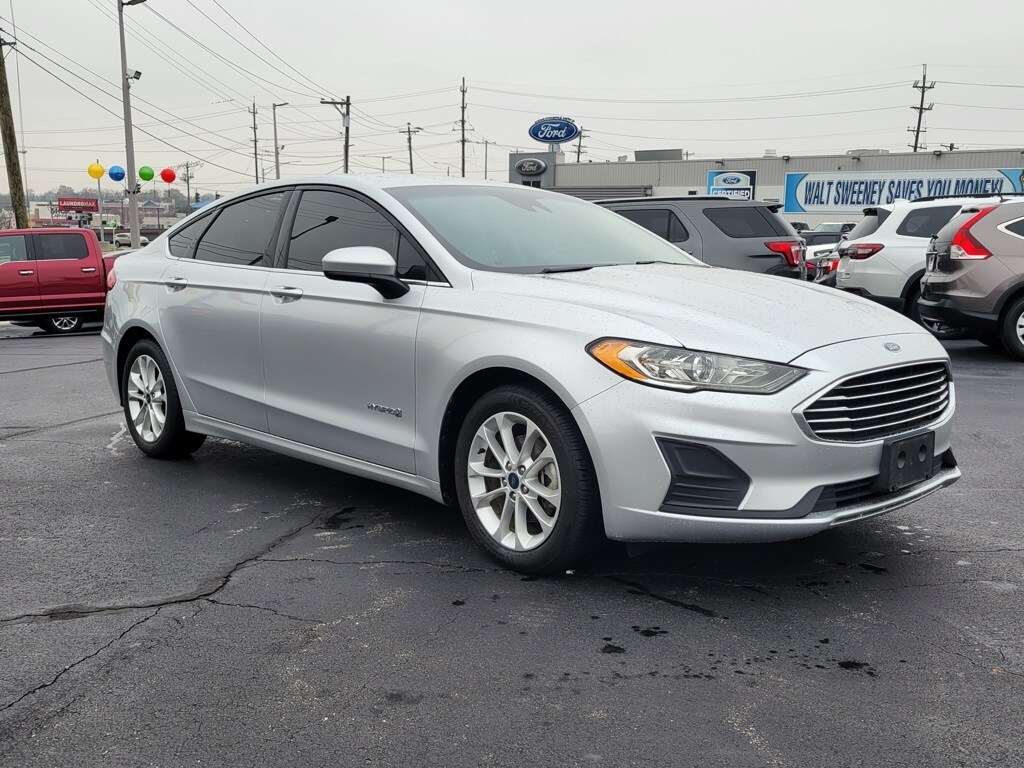 2019 Ford Fusion Hybrid SE photo 2