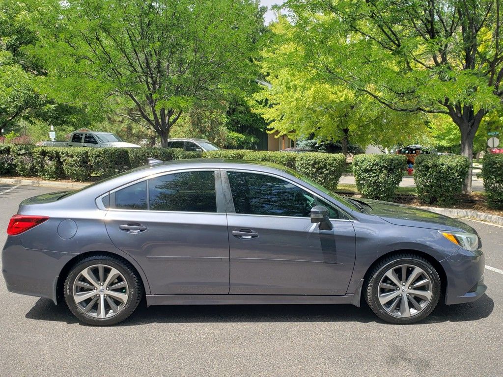 2016 Subaru Legacy 2.5i Limited photo 2