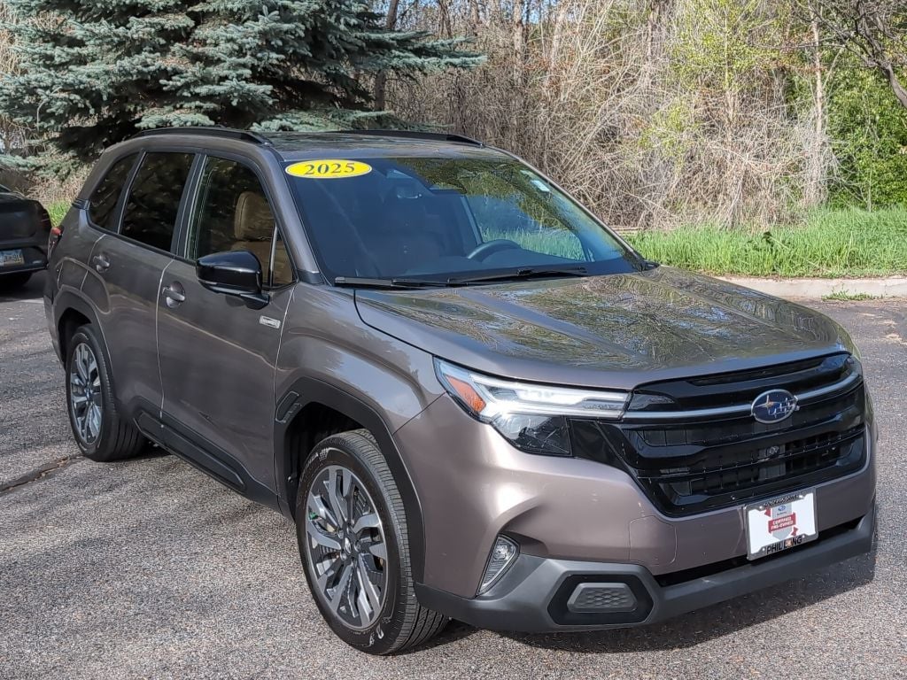 2025 Subaru Forester Touring Hybrid's photo