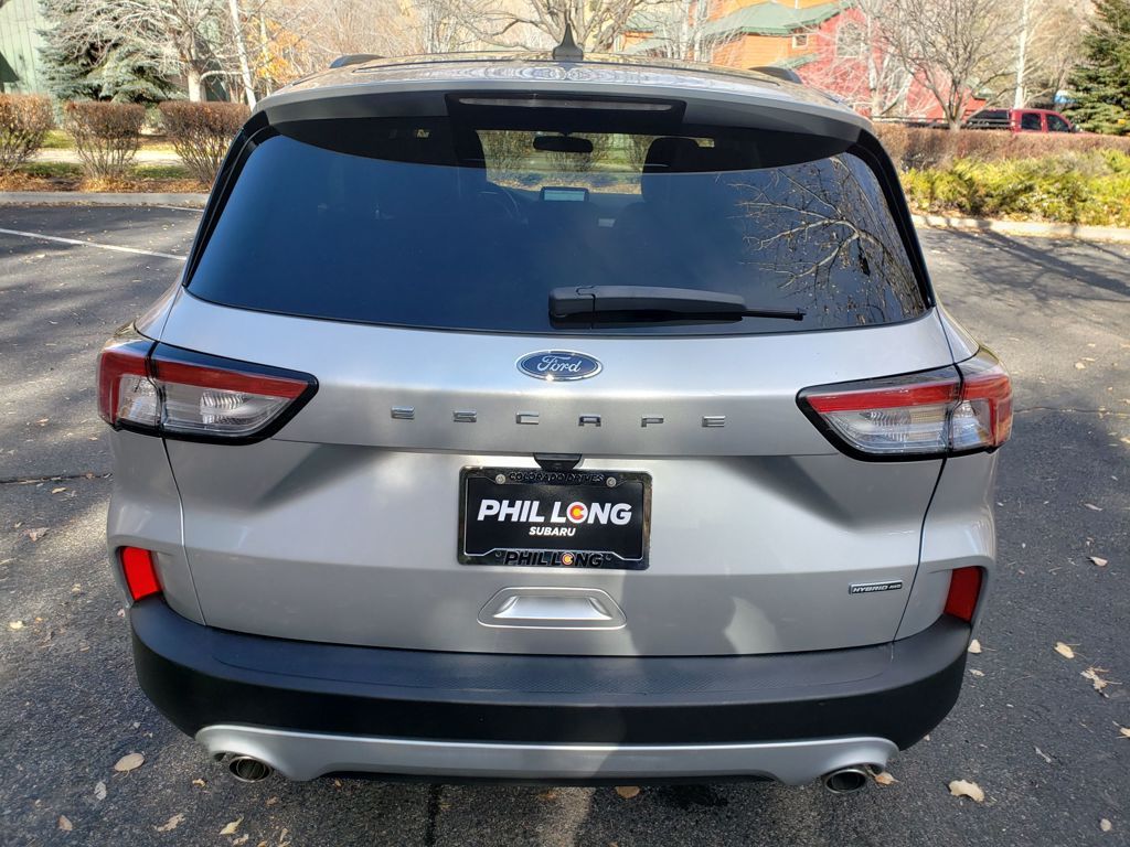 2020 Ford Escape SE Sport Hybrid photo 4