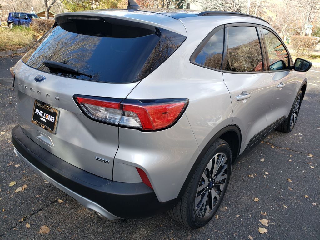2020 Ford Escape SE Sport Hybrid photo 3