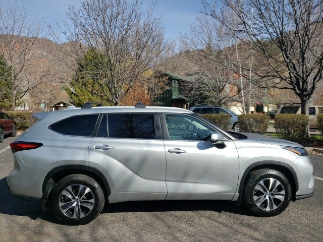 Used 2023 Toyota Highlander XLE with VIN 5TDKARAH1PS017749 for sale in Glenwood Springs, CO