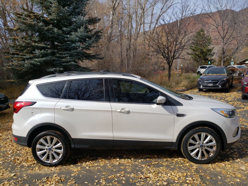 2019 Ford Escape SEL photo 2