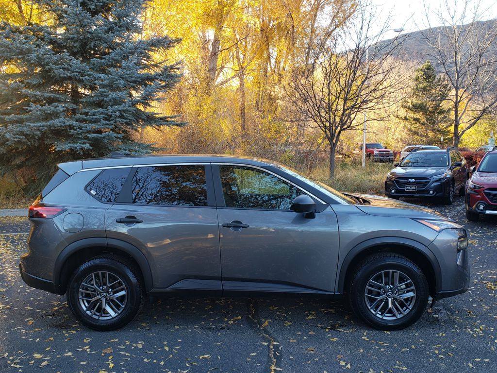 2024 Nissan Rogue S photo 2