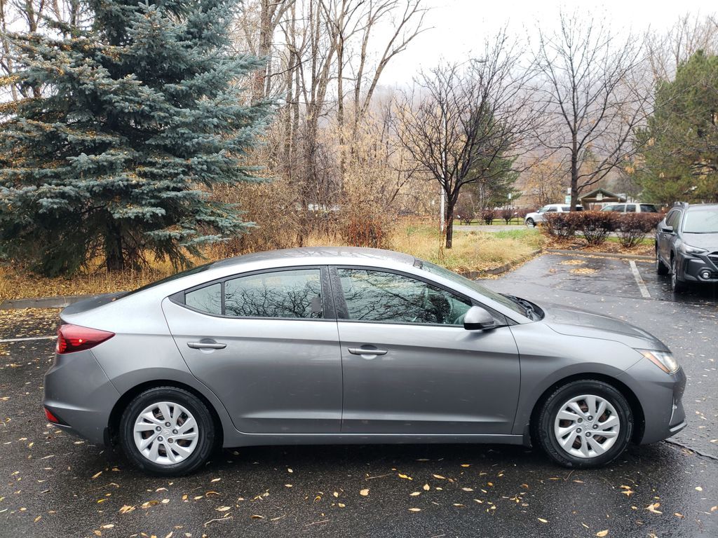 2019 Hyundai Elantra SE photo 2