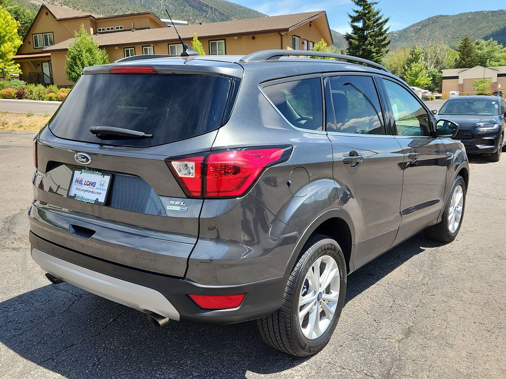 2019 Ford Escape SEL photo 3