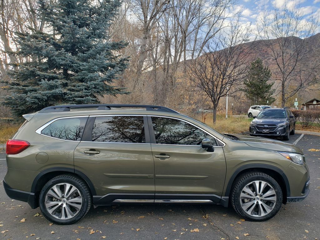 2022 Subaru Ascent Limited photo 2