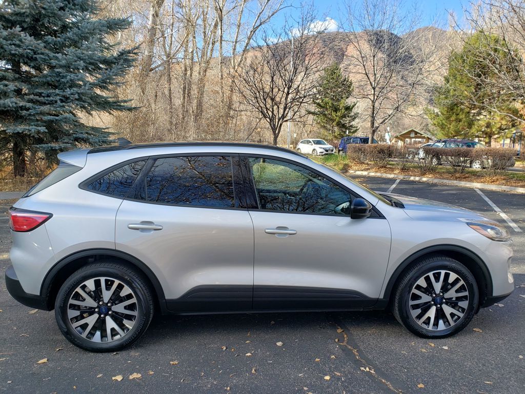 2020 Ford Escape SE Sport Hybrid photo 2
