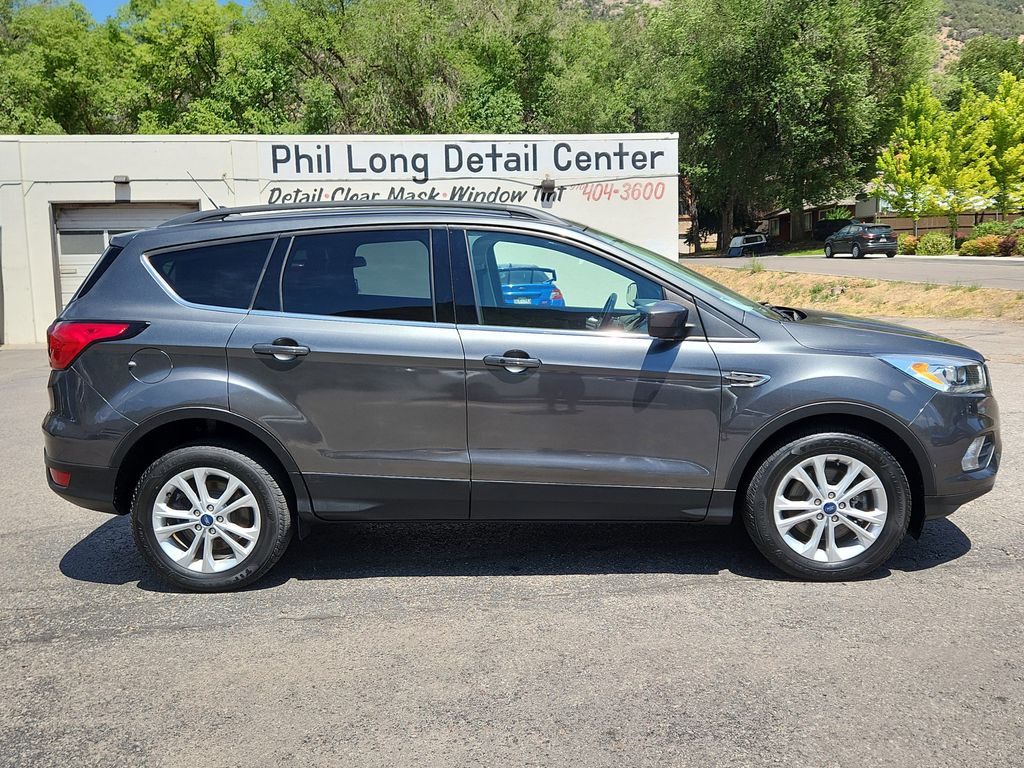 2019 Ford Escape SEL photo 2