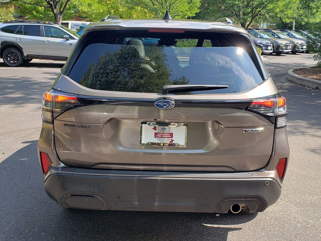 2025 Subaru Forester Touring photo 3