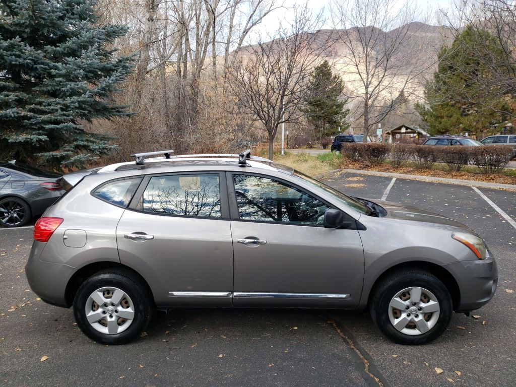 2015 Nissan Rogue Select S photo 2