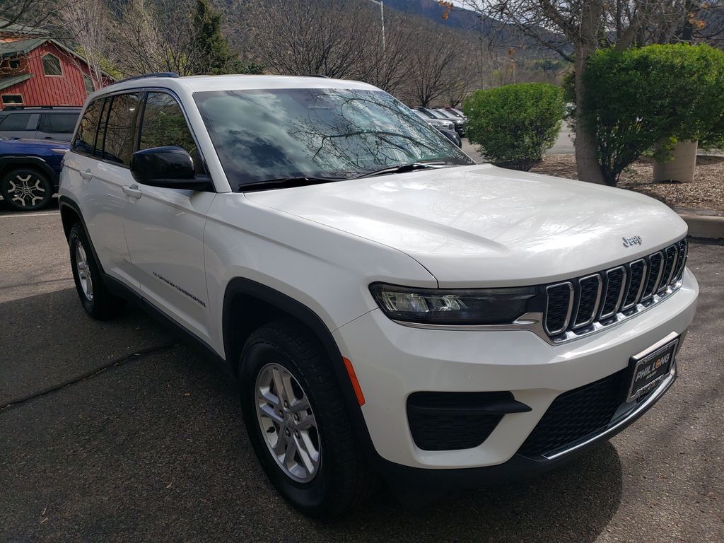 2023 Jeep Grand Cherokee Laredo 4x4's photo