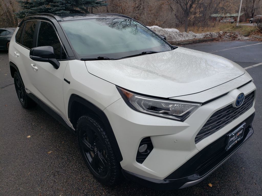 2020 Toyota RAV4 XSE's photo