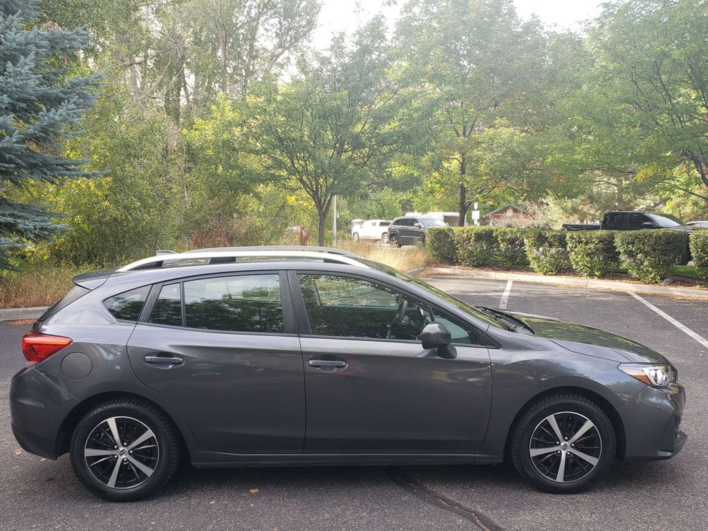 2019 Subaru Impreza 2.0i Premium photo 2