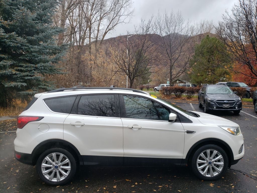 2019 Ford Escape SEL photo 3