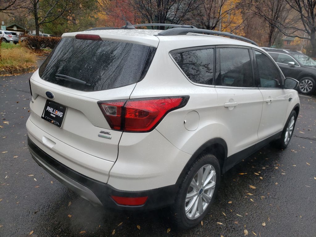 2019 Ford Escape SEL photo 4