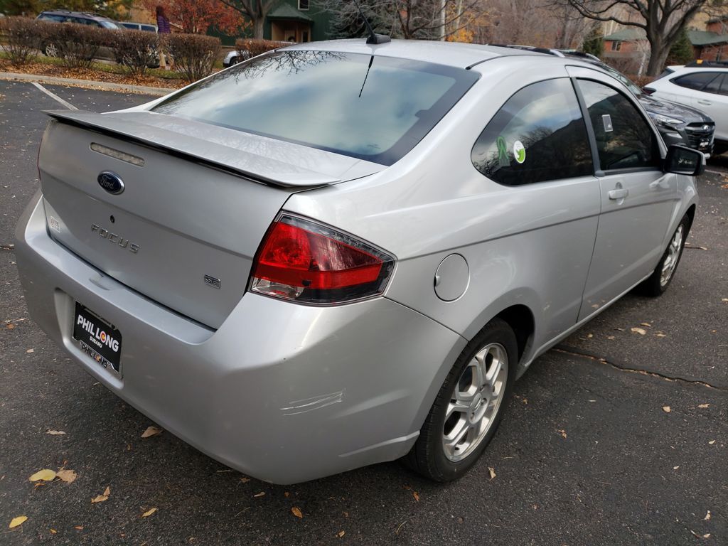 2009 Ford Focus SE photo 2